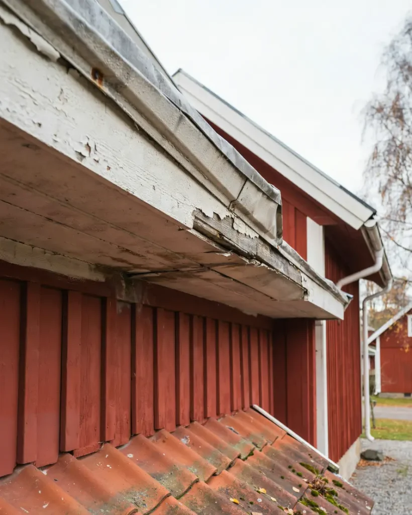 takfot och vindskivor p villan vanliga skador r tt tg rder och n r du b r agera